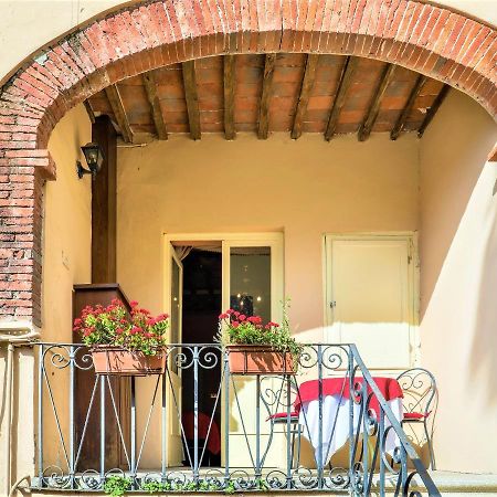Antica Residenza Santa Chiara -City Center Lucca Exterior photo