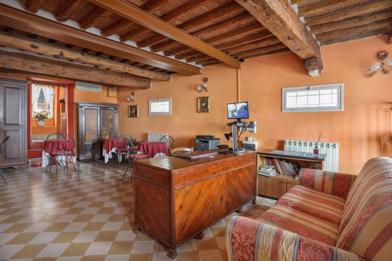 Antica Residenza Santa Chiara -City Center Lucca Exterior photo