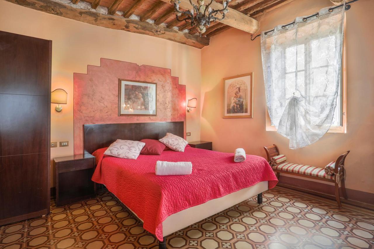 Antica Residenza Santa Chiara -City Center Lucca Exterior photo