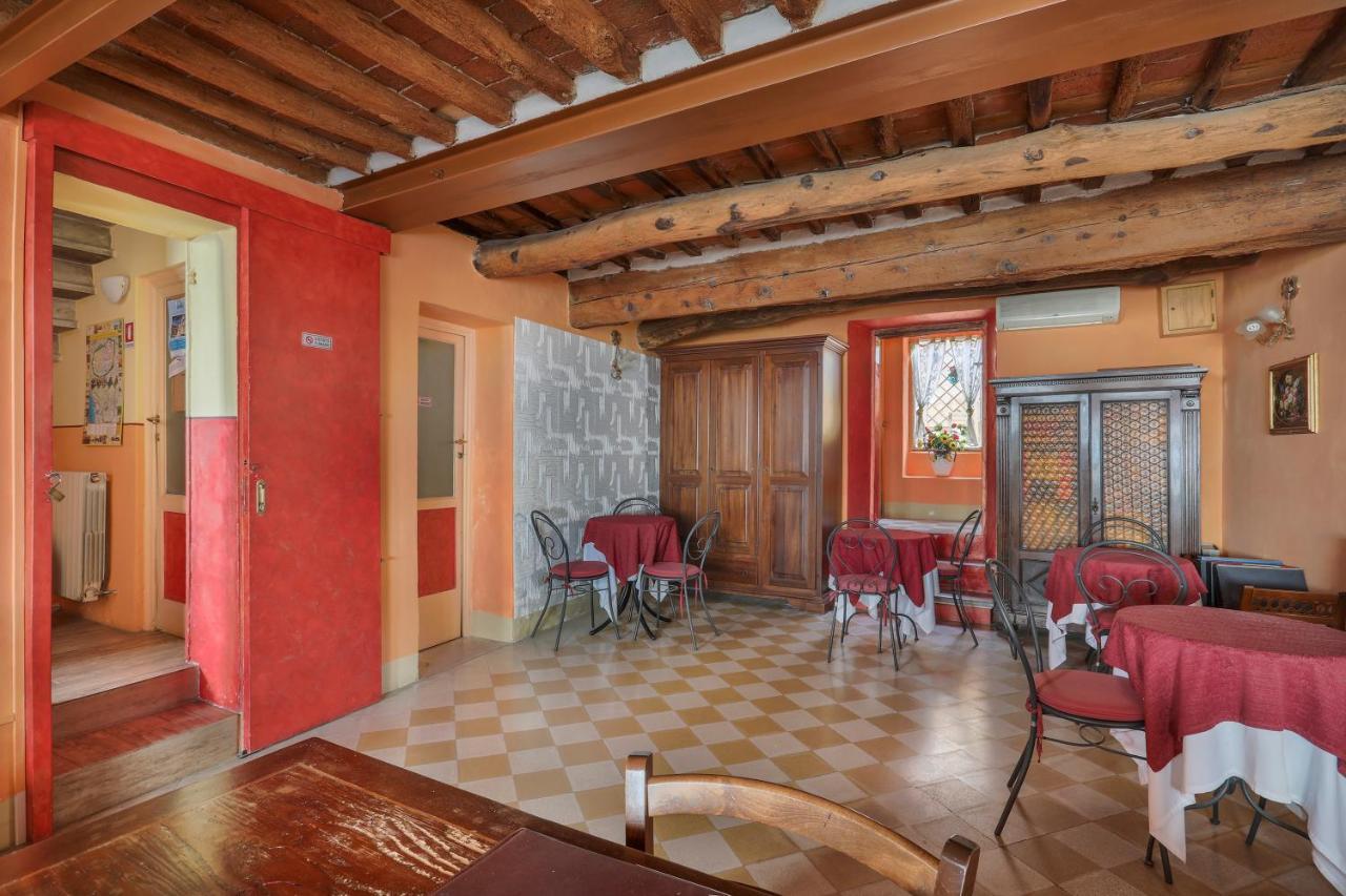 Antica Residenza Santa Chiara -City Center Lucca Exterior photo