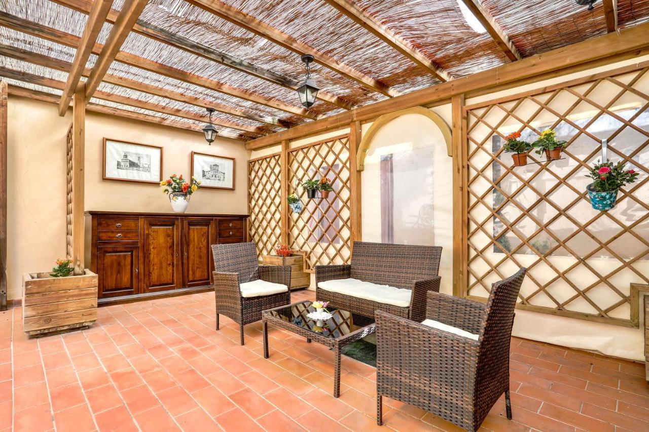 Antica Residenza Santa Chiara -City Center Lucca Exterior photo