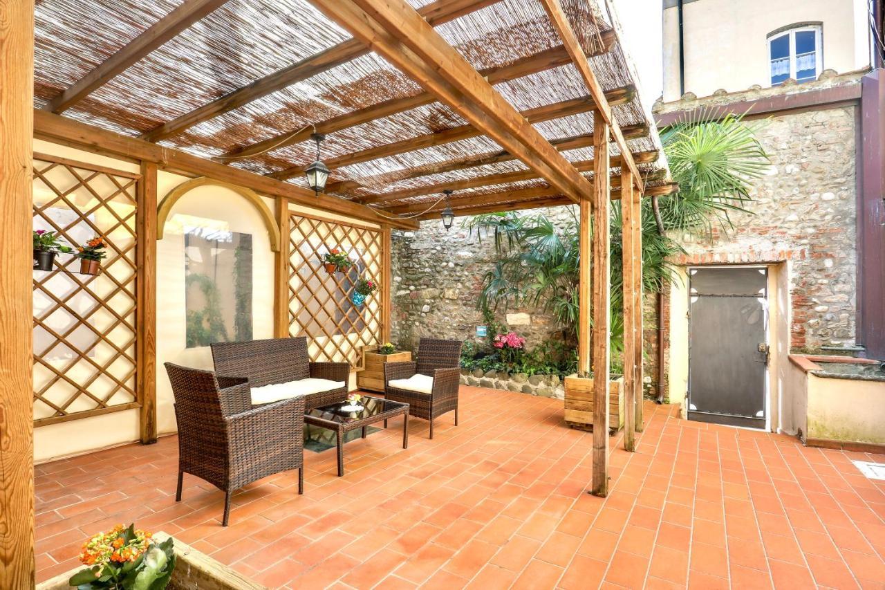 Antica Residenza Santa Chiara -City Center Lucca Exterior photo