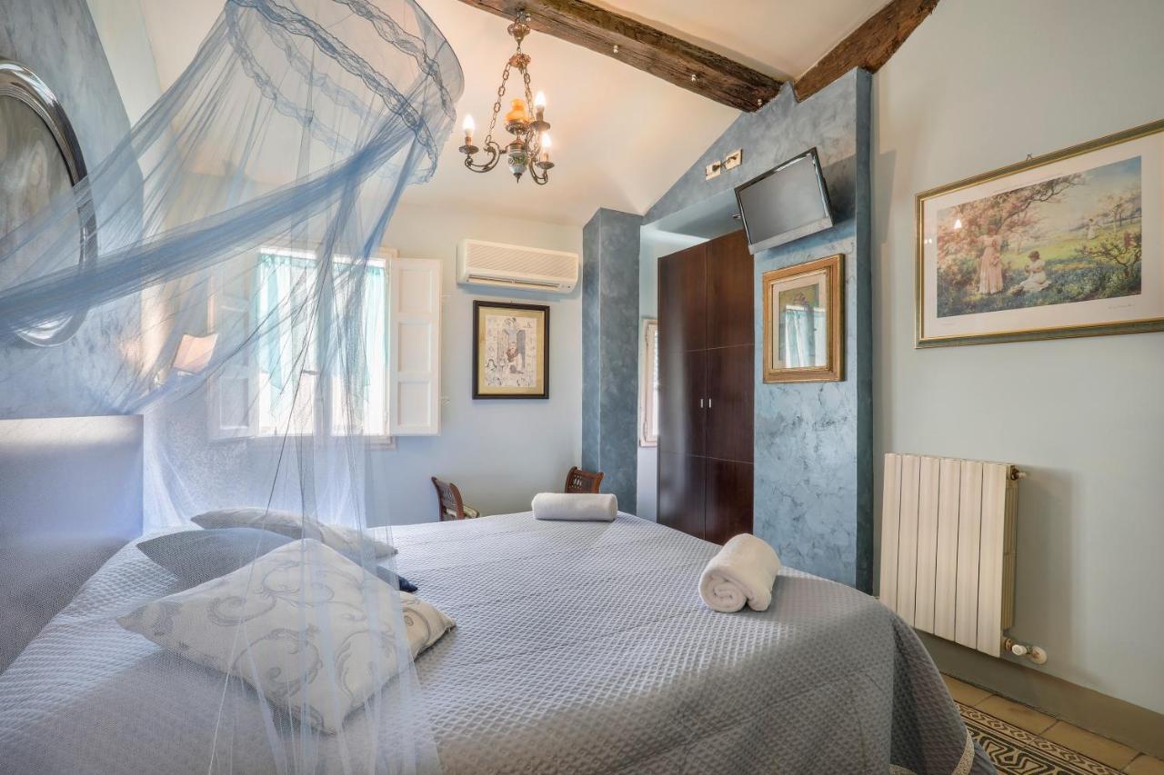 Antica Residenza Santa Chiara -City Center Lucca Exterior photo