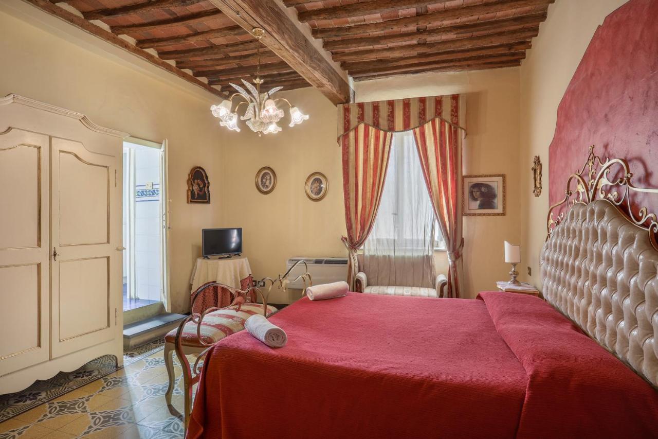 Antica Residenza Santa Chiara -City Center Lucca Exterior photo