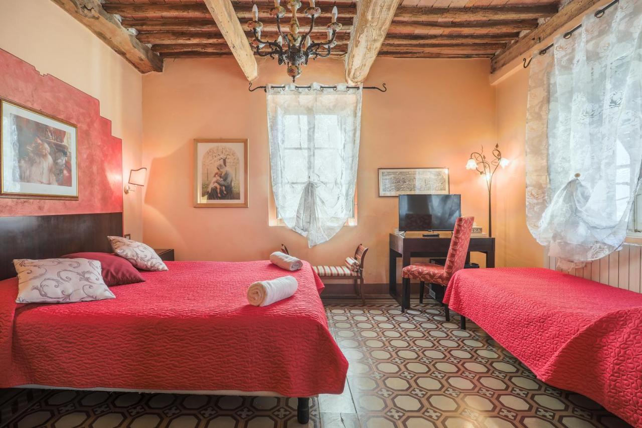 Antica Residenza Santa Chiara -City Center Lucca Exterior photo