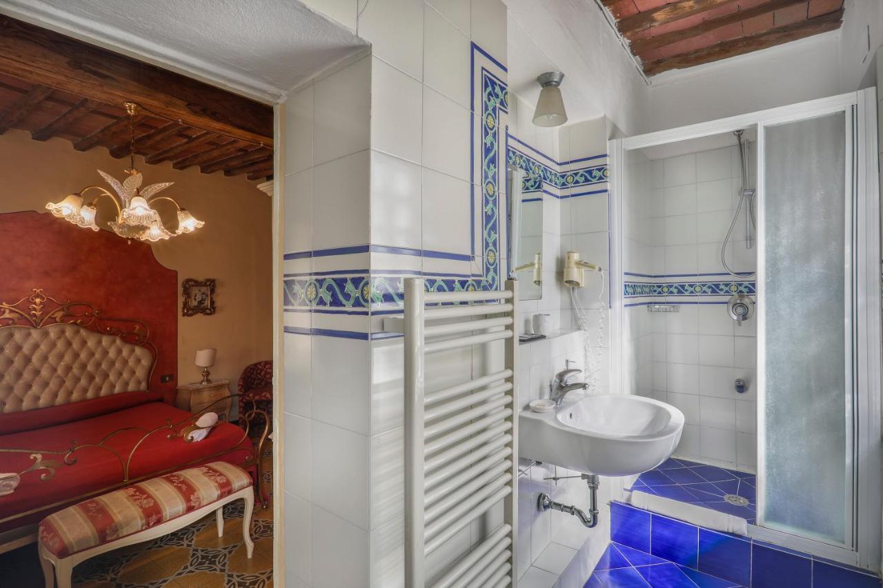 Antica Residenza Santa Chiara -City Center Lucca Exterior photo