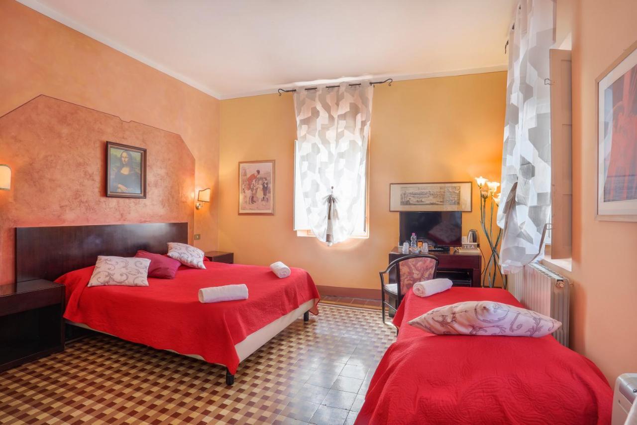 Antica Residenza Santa Chiara -City Center Lucca Exterior photo
