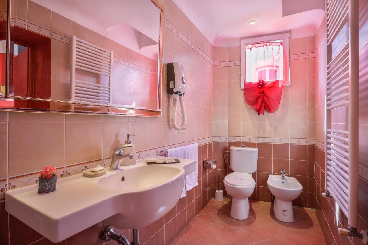 Antica Residenza Santa Chiara -City Center Lucca Exterior photo