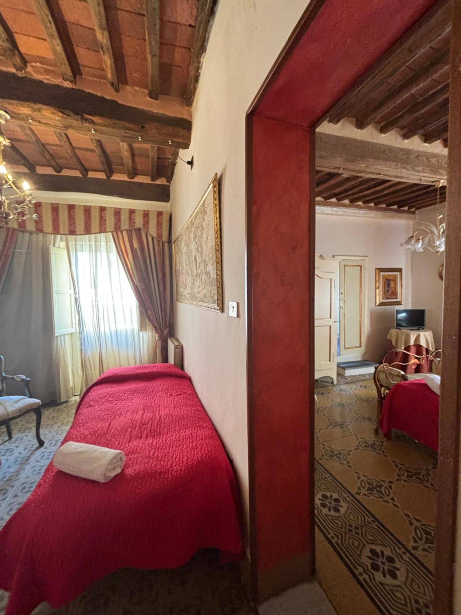 Antica Residenza Santa Chiara -City Center Lucca Exterior photo