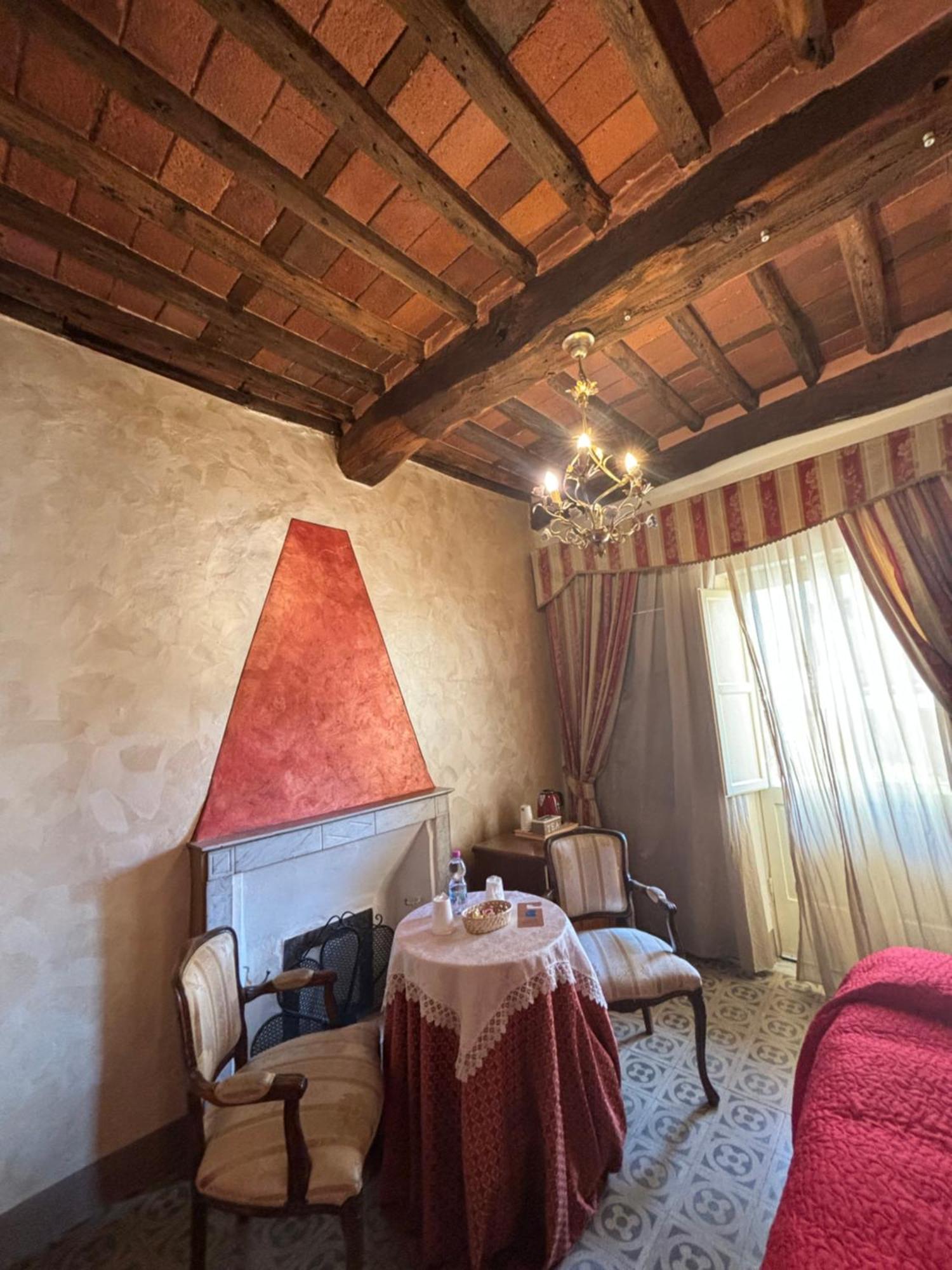 Antica Residenza Santa Chiara -City Center Lucca Exterior photo