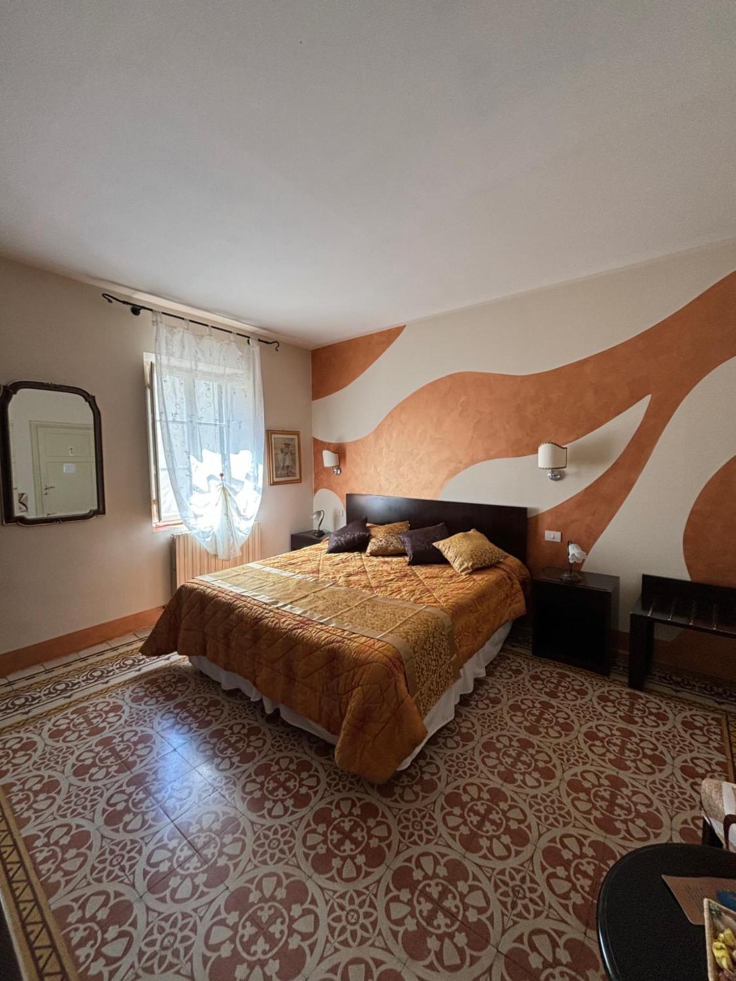Antica Residenza Santa Chiara -City Center Lucca Exterior photo