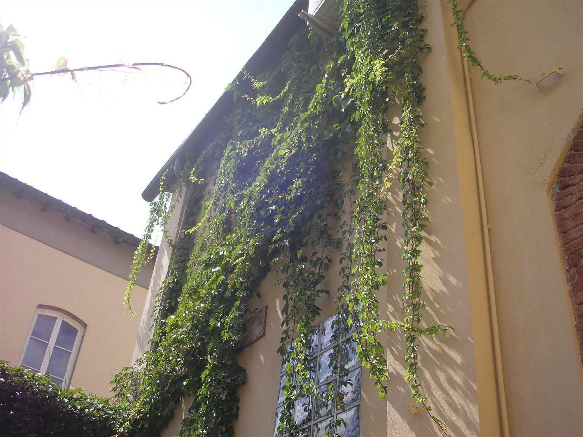 Antica Residenza Santa Chiara -City Center Lucca Exterior photo